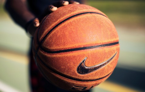 kaiyun官方-VAR判罚再引争议，贝林厄姆点球风波，英超公信力遭拷问，VAR判罚争议再起，贝林厄姆点球风波拷问英超公信力