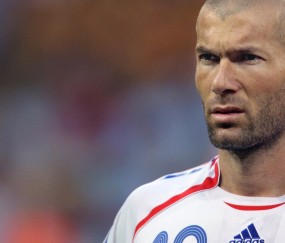 开云入口-德罗巴王者归来首秀震撼日本赛场，势不可挡状态引爆观众沸腾，德罗巴王者归来！日本首秀震撼引爆全场