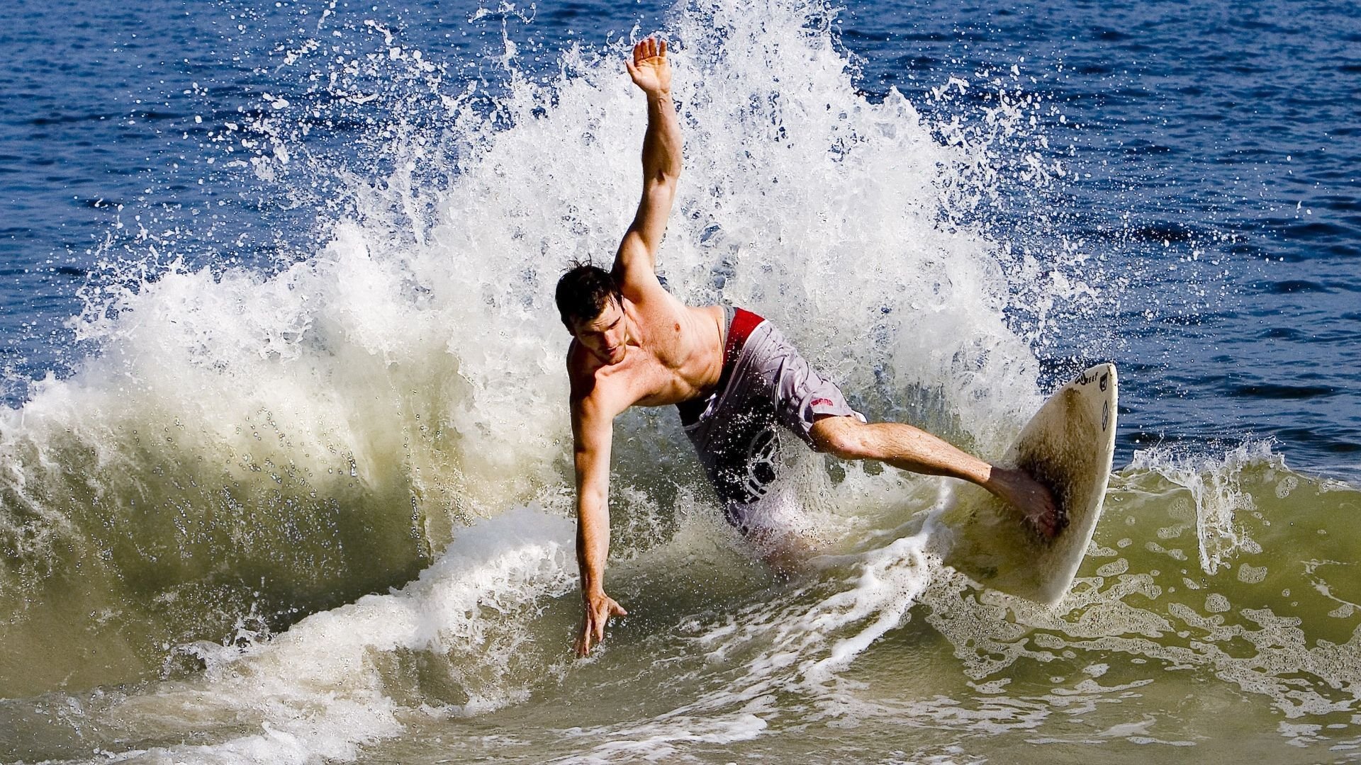 从红土到绿茵场，一场连败，一场压力，一场无硝烟的战争，红土绿茵的战争与泥沼